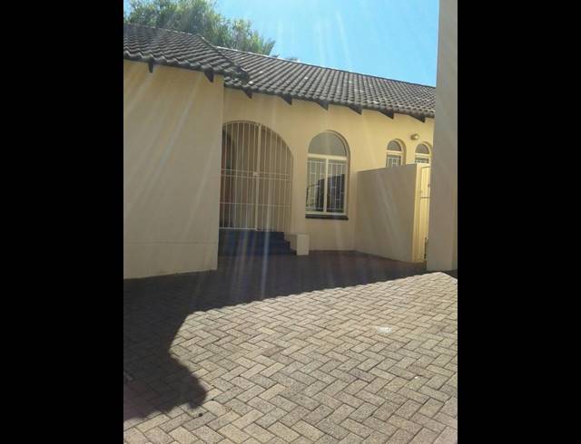 2 BEDROOM TOWNHOUSE TO LET IN HEUWELSIG